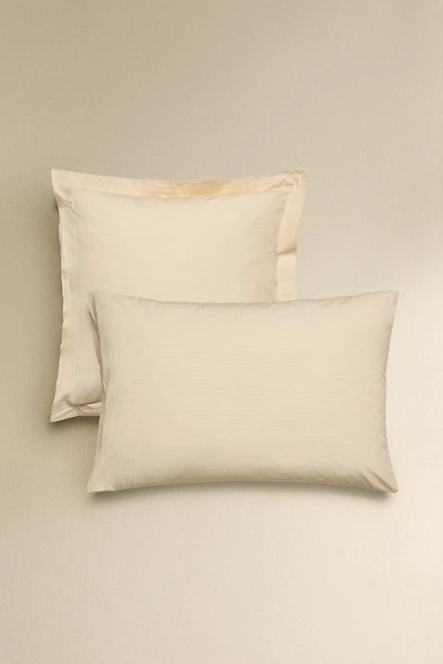 STRIPED PRINT PILLOWCASE