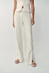 PANTALON À OUVERTURES SUR LE BAS