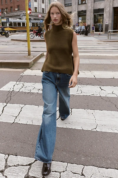 ASYMMETRIC KNIT TOP WITH SIDE APPLIQUÉS