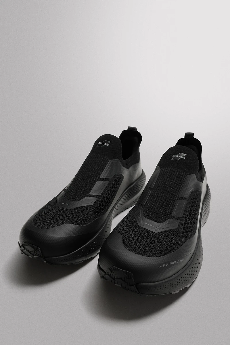LACELESS RUNNING SNEAKERS