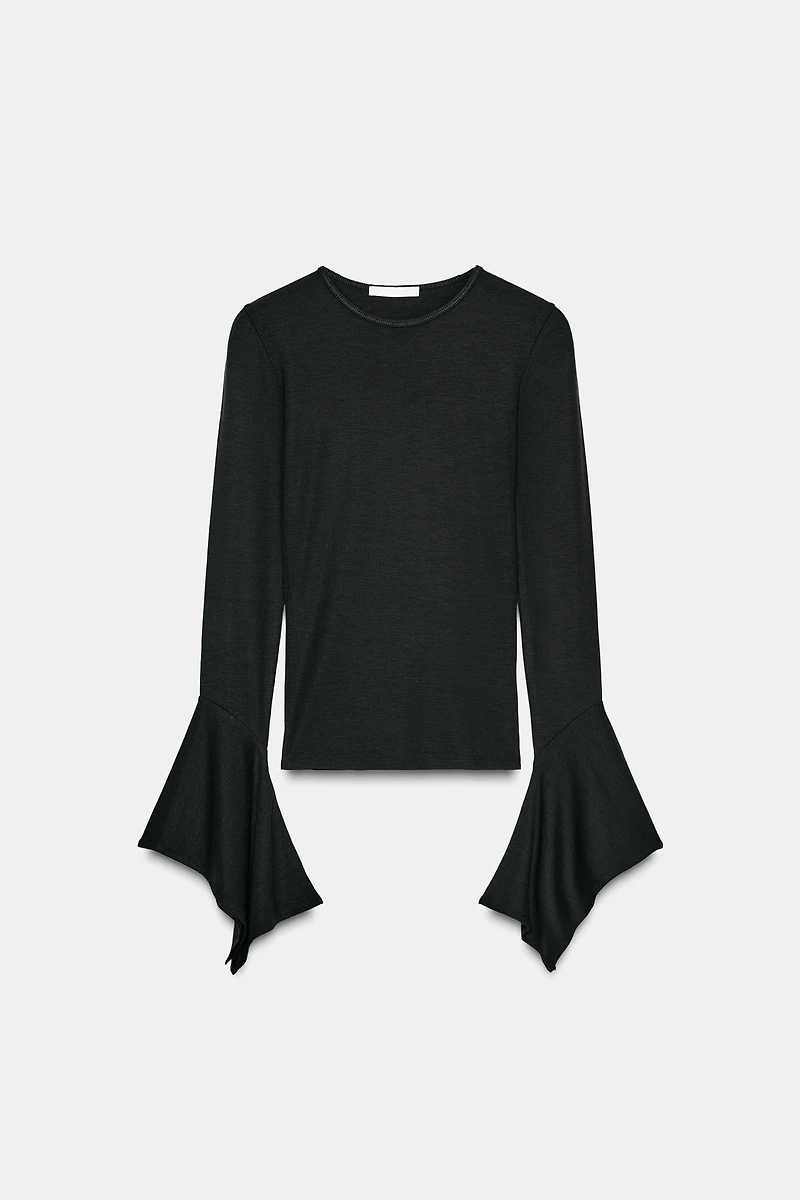 RUFFLED SLEEVE T-SHIRT