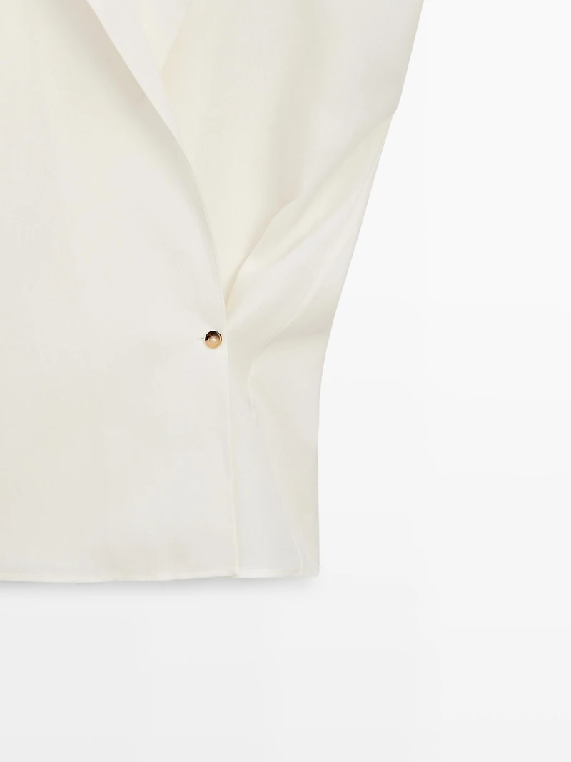 Linen waistcoat with buttons