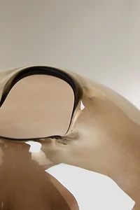 LOW SHINY GLASS VASE