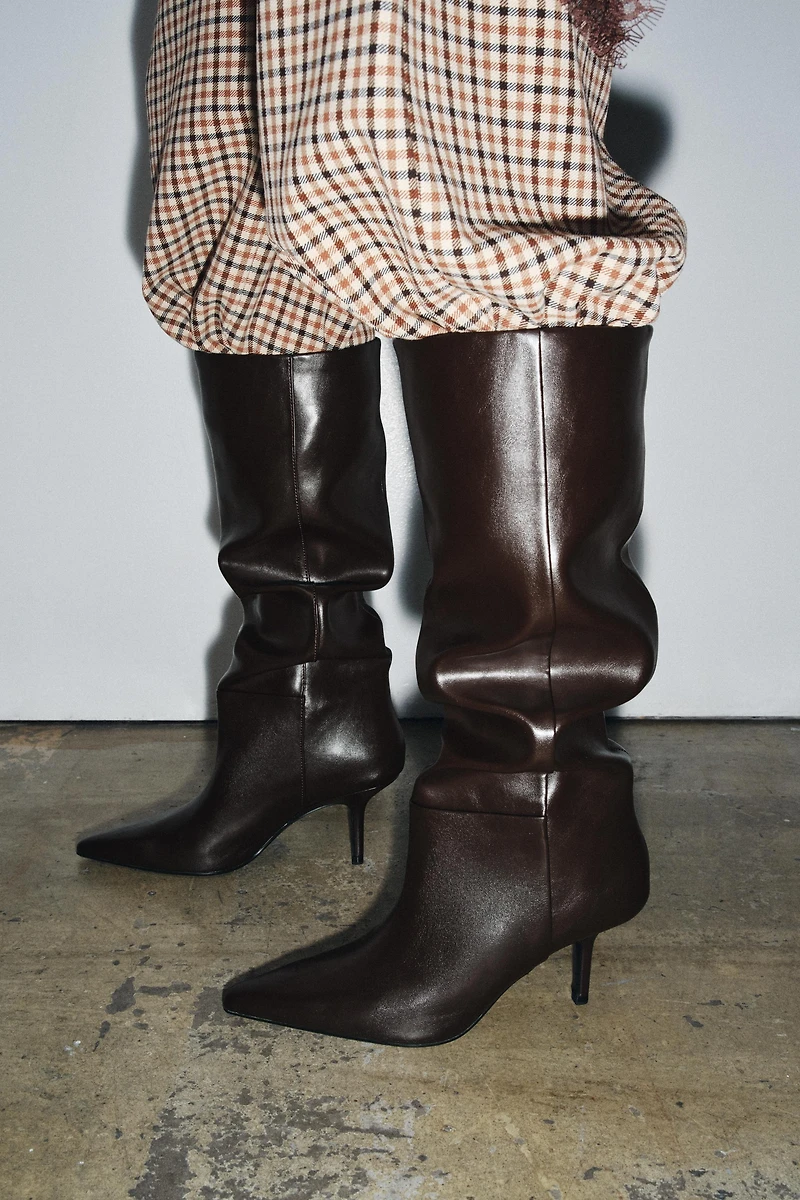 POINTED TOE HEELED BOOTS