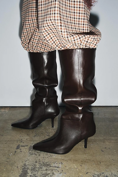 POINTED TOE HEELED BOOTS