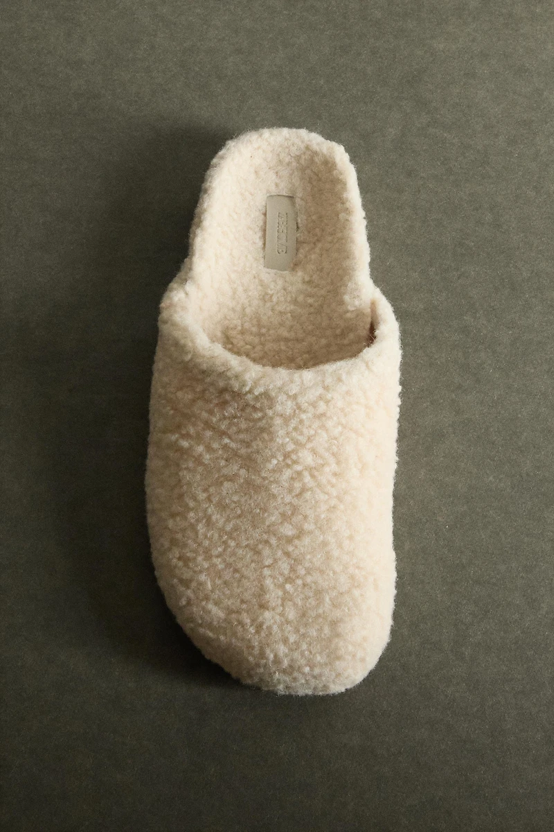 FAUX SHEARLING CLOGS