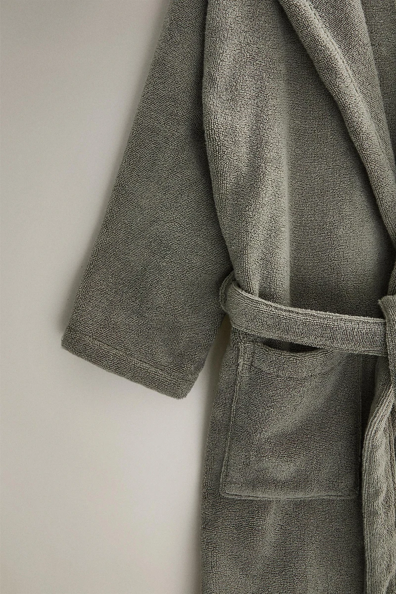 EXTRA SOFT HOODED BATHROBE (380 GXM²)