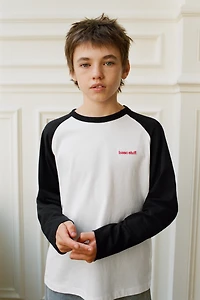 T-SHIRT MANCHES RAGLAN INSCRIPTION BRODÉE
