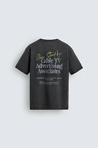 CONTRASTING TEXT WASHED T-SHIRT