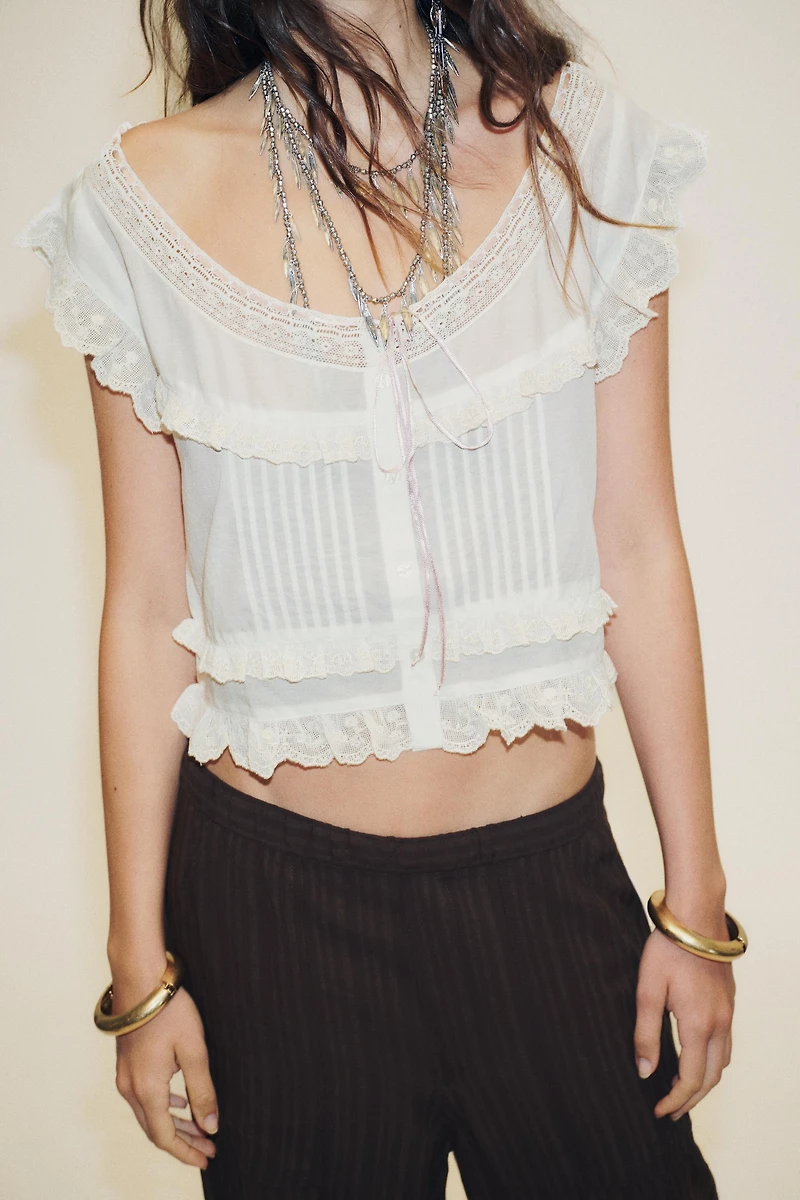 EMBROIDERED GAUZE BOW CROP TOP