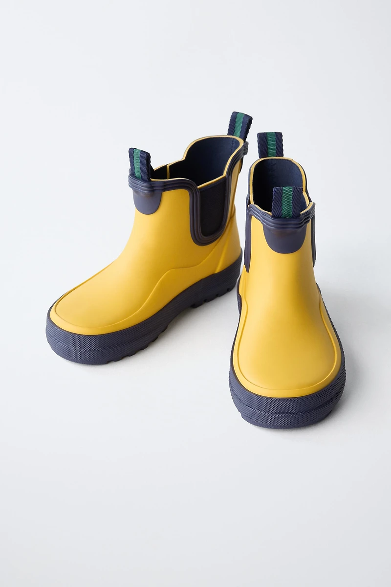 BOTTINES DE PLUIE EN CONTRASTE