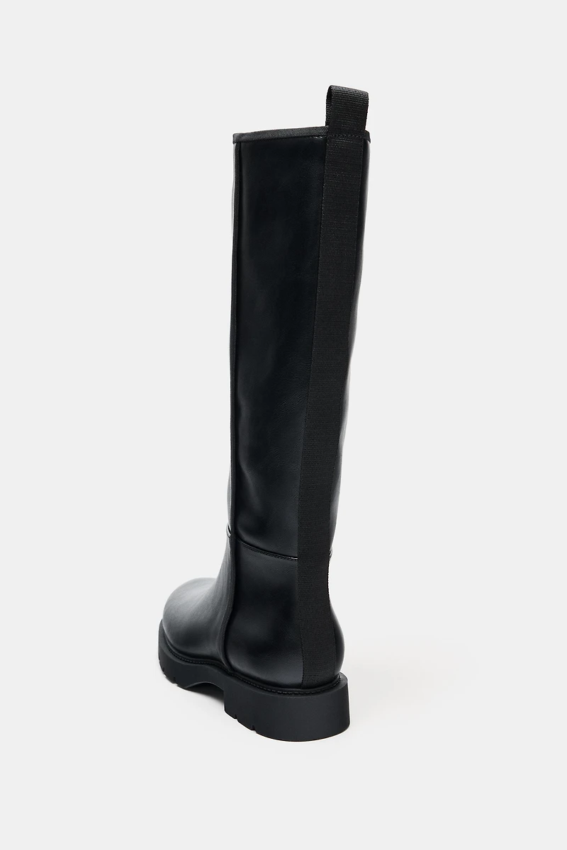 LOW-HEELED BOOTS WITH TOPSTITCHING