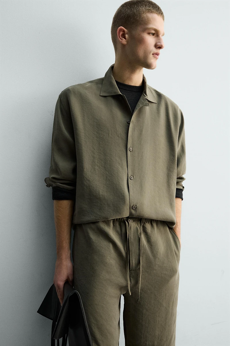 RELAXED FIT FLOWY SHIRT