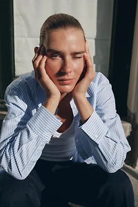 CHEMISE COURTE OXFORD RAYÉE AVEC PLIS À LA TAILLE