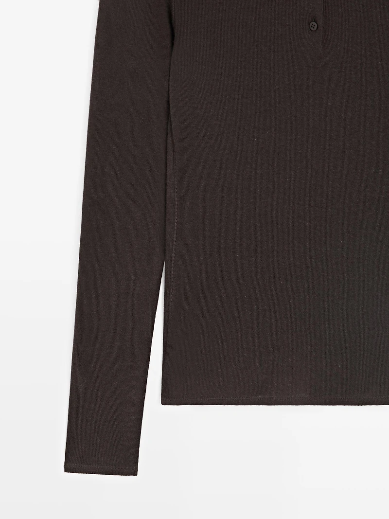 Polo T-shirt with shoulder pads