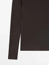 Polo T-shirt with shoulder pads