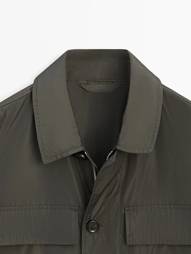 Lightweight jacket with pockets