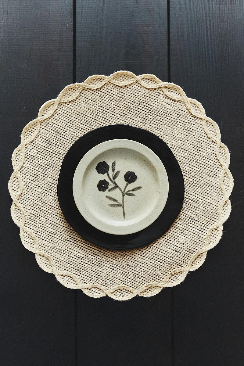 PLACEMAT WITH CHAIN DETAIL