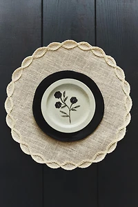 PLACEMAT WITH CHAIN DETAIL