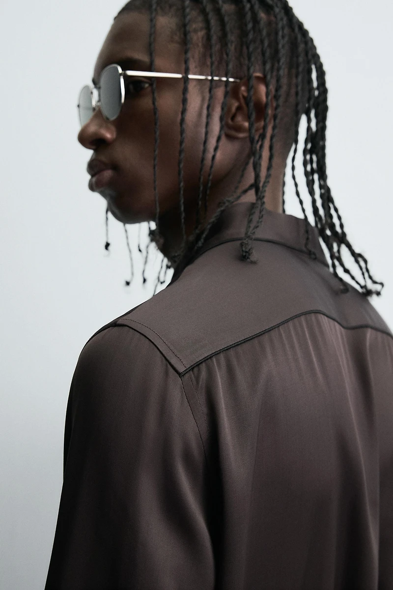 CONTRAST PIPING SATIN EFFECT SHIRT