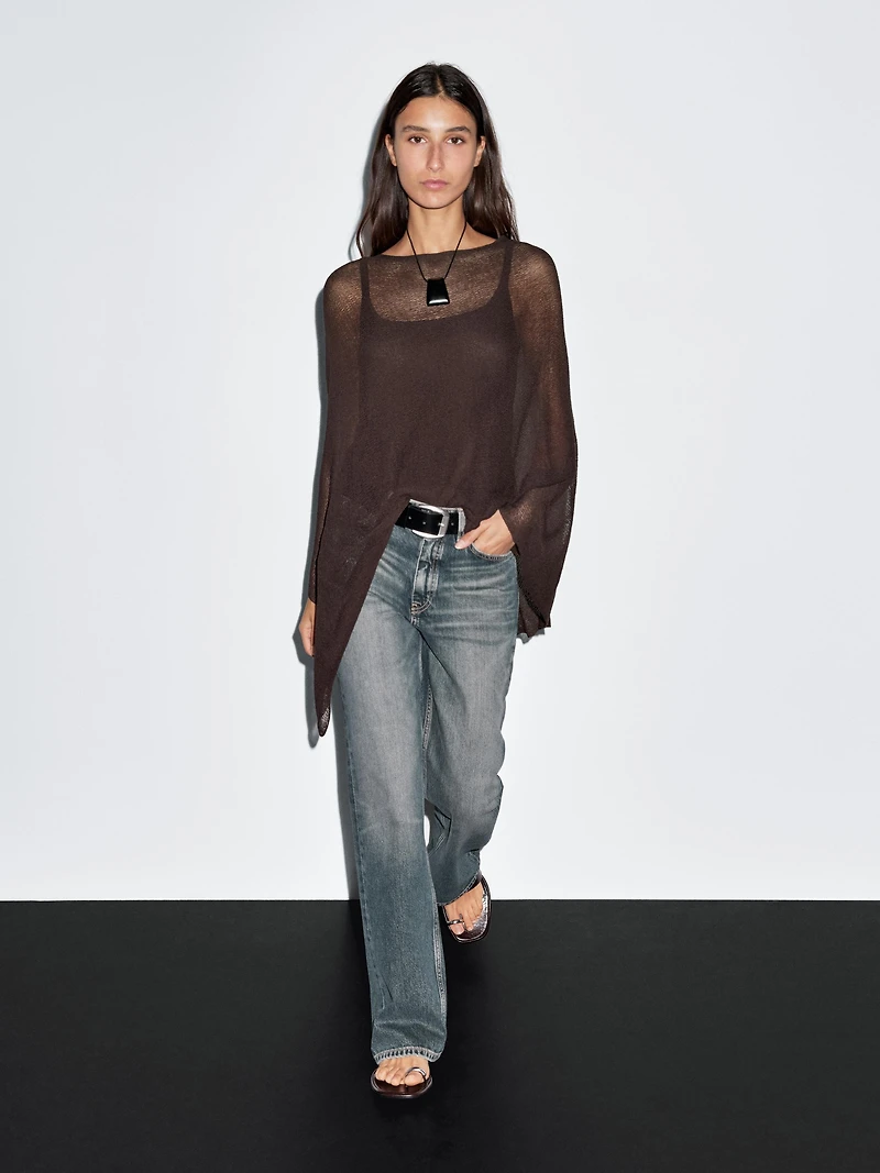 Cape en maille coupe asymétrique