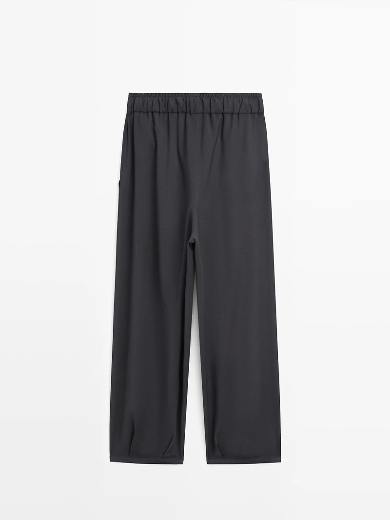 Voluminous wide-leg pleated trousers