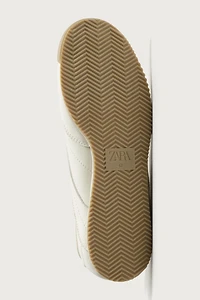 RETRO STYLE SNEAKERS