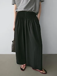 Flowing wide-leg pants