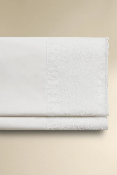 DRAP PLAT BRODÉ