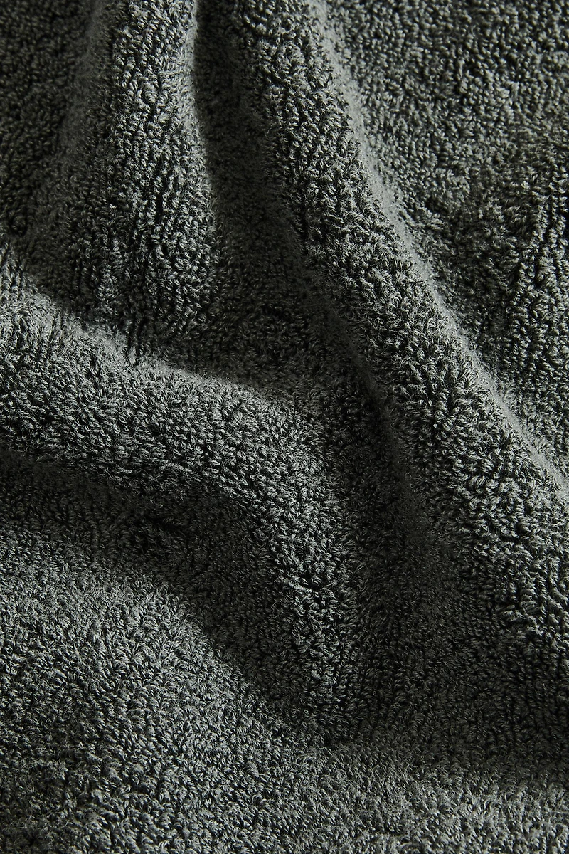 COLORED TERRYCLOTH BATH TOWEL