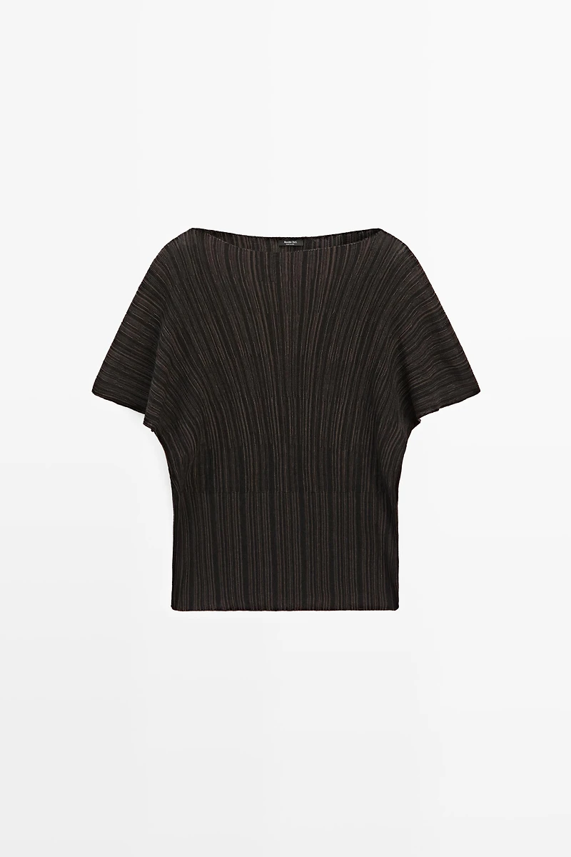 Total look pleated top with striped detail