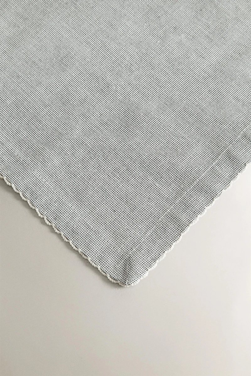 SET OF SCALLOPED NAPKINS (SET 2)