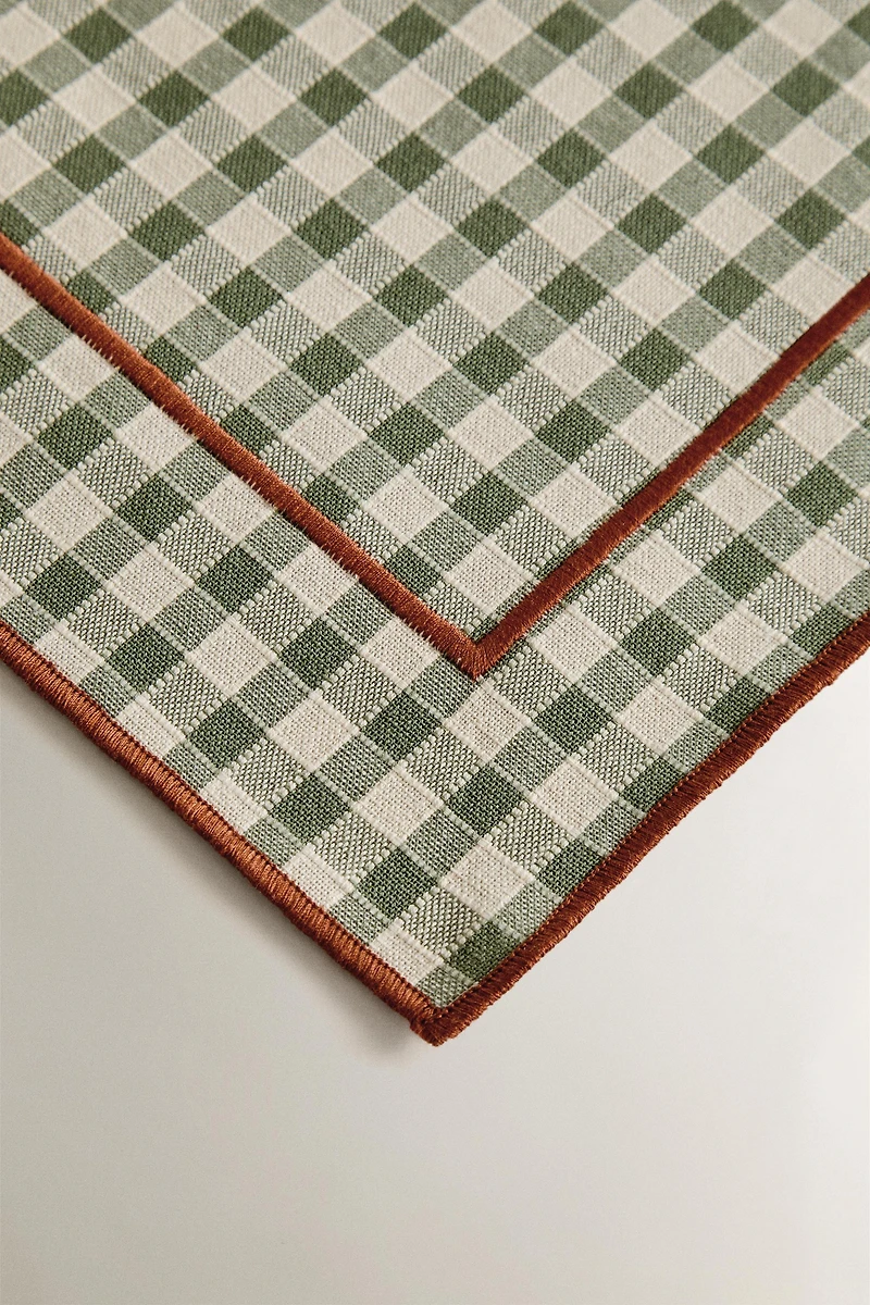 SET DE TABLE CARREAUX ET SURPIQÛRES