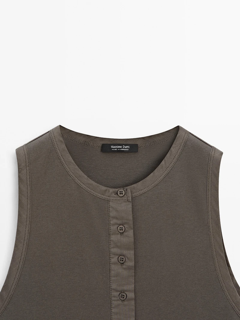 Top with contrast trim detail