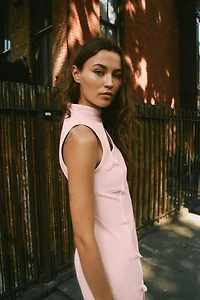ROBE COURTE À BRANDEBOURGS