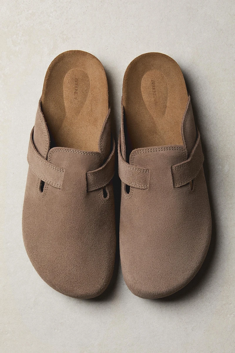 LEATHER CLOGS WITH STRAP