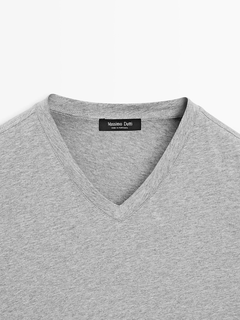 100% cotton V-neck T-shirt