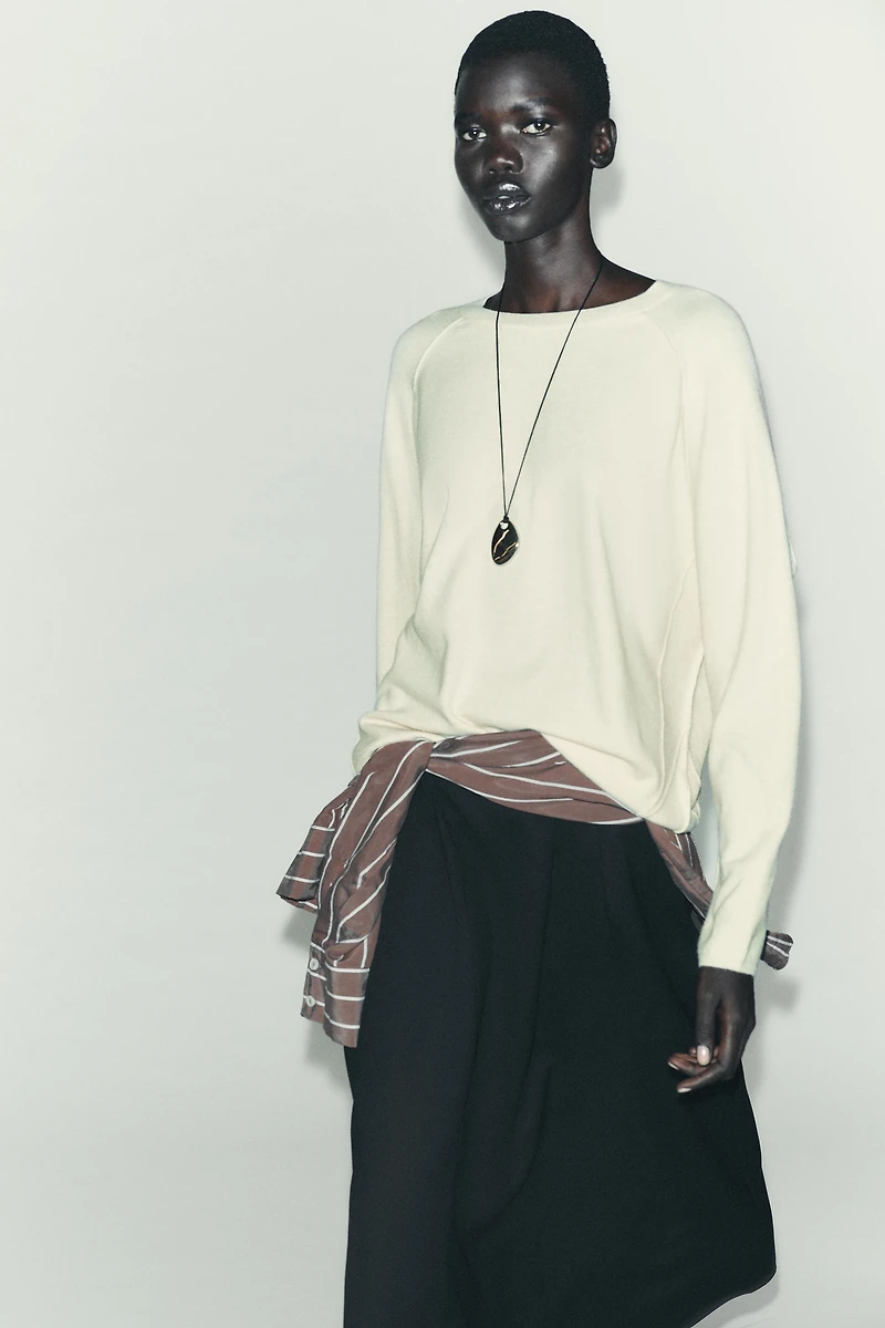 OVERSIZED KNIT SWEATER