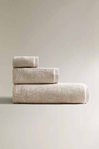 EXTRA SOFT COTTON BATH TOWEL (700 GXM²)