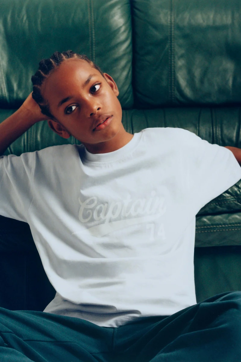 JOGGING TEXT AND LABEL T-SHIRT