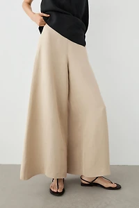 Wide-leg voluminous trousers