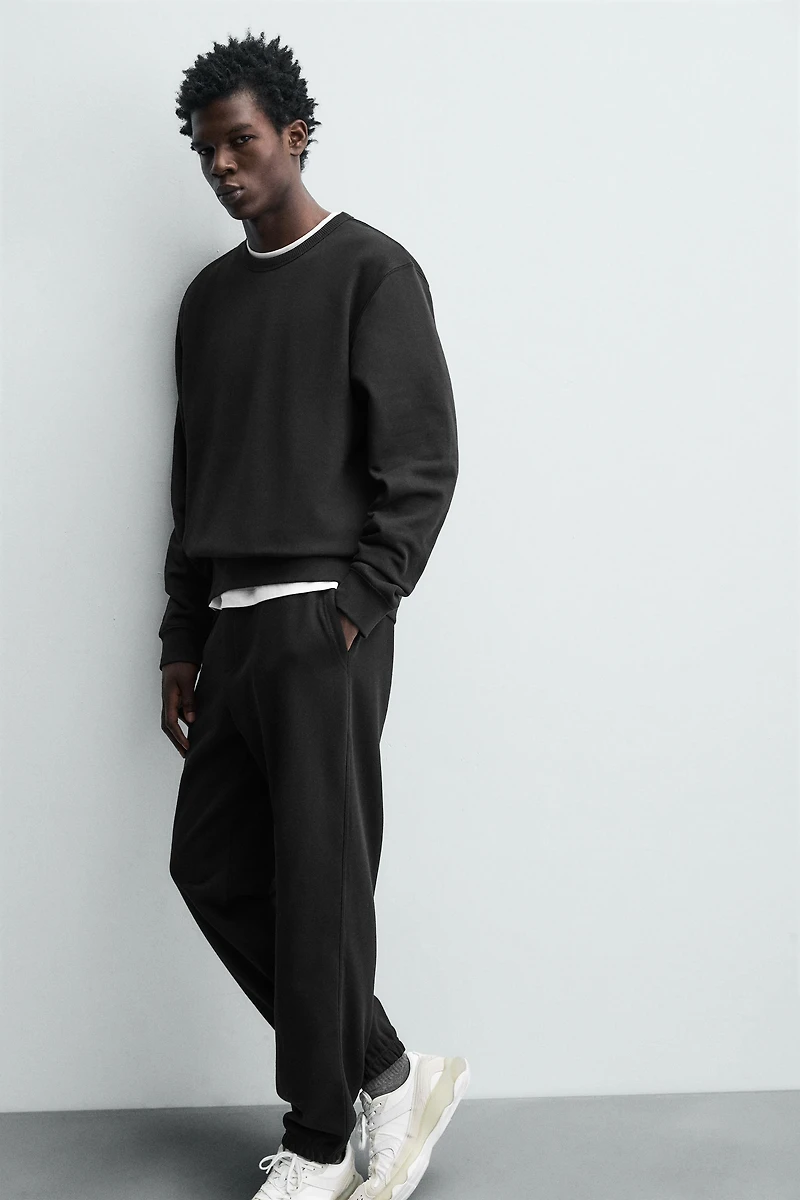 BASIC CREWNECK SWEATSHIRT