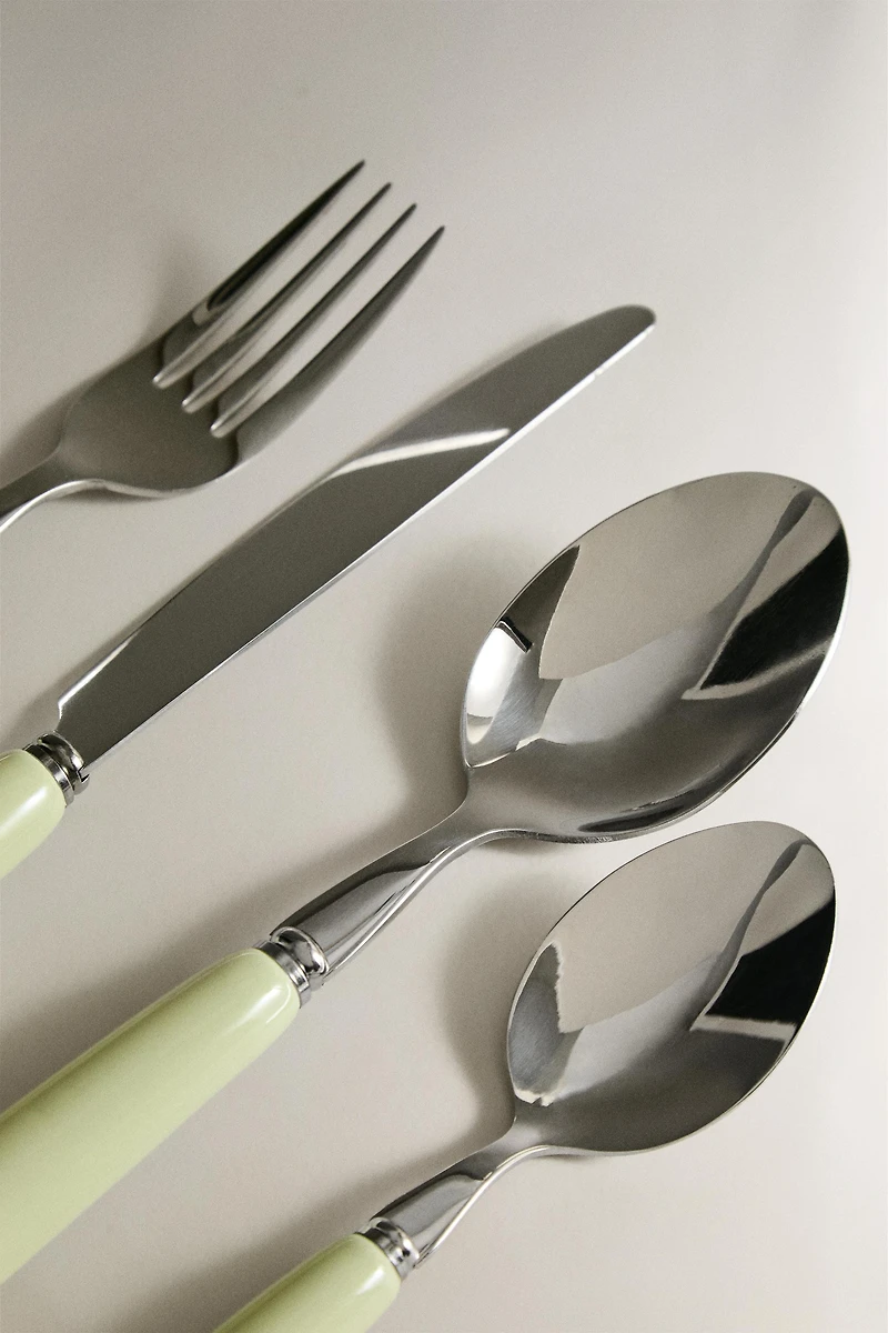 ENSEMBLE COUVERTS MANCHE CÉRAMIQUE (LOT DE 4)