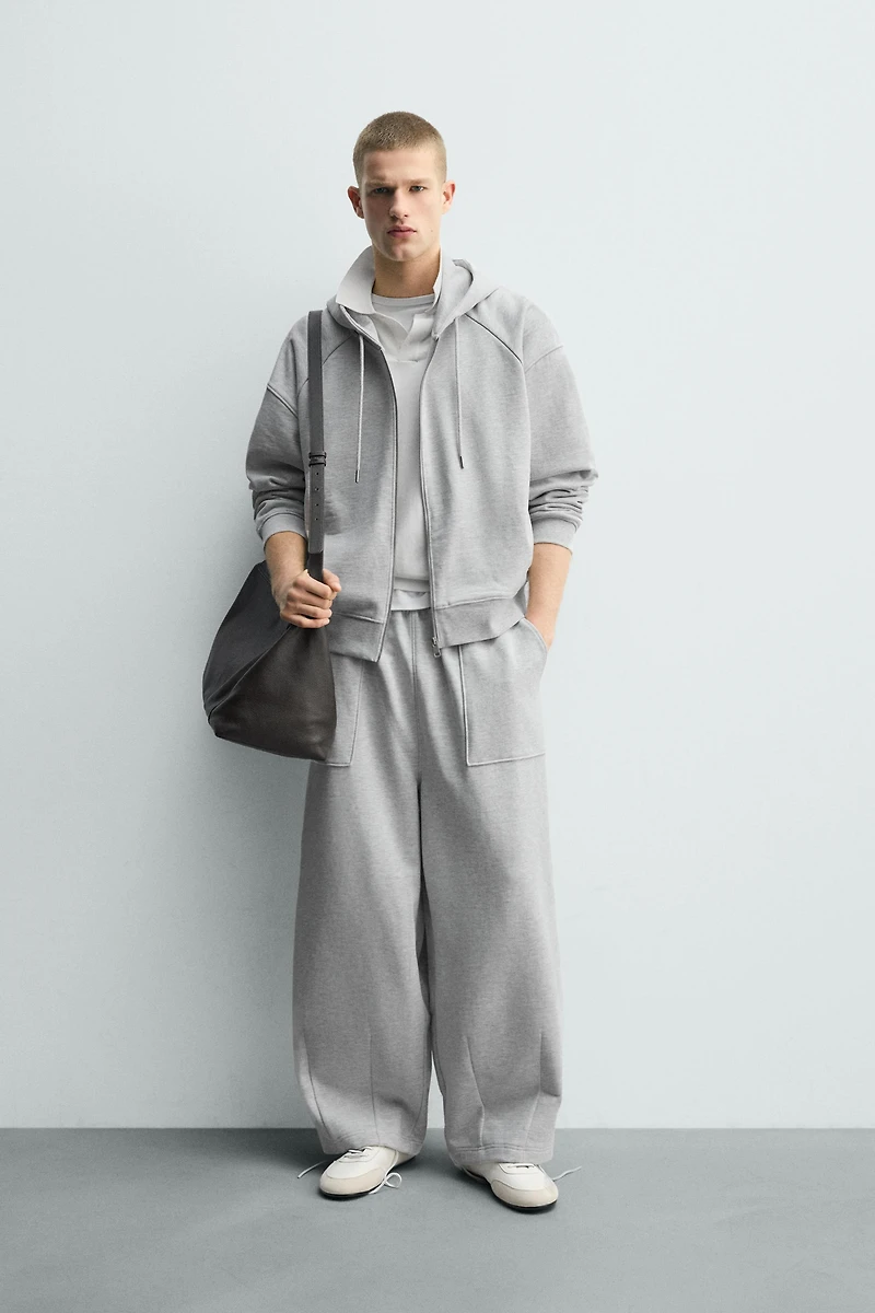 PANTALON DE JOGGING COUPE BALLON AVEC PIÈCE