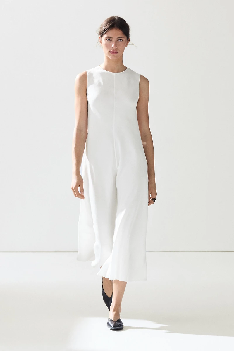 Flowing linen midi dress