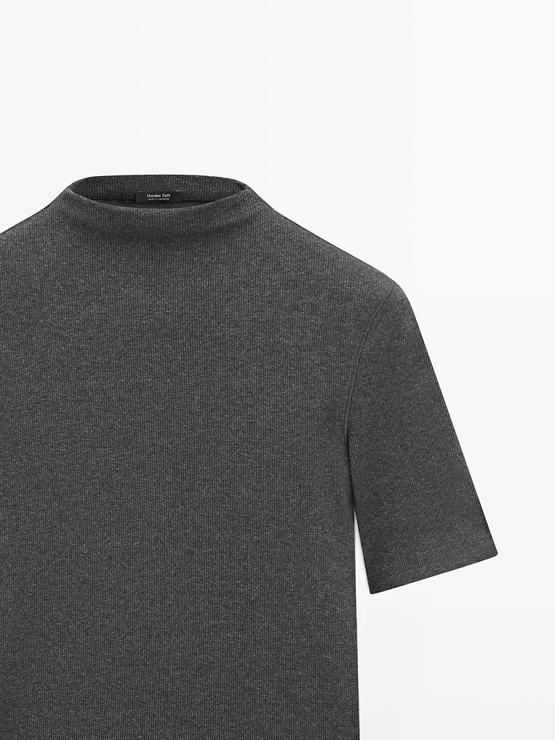 Short sleeve cotton blend T-shirt