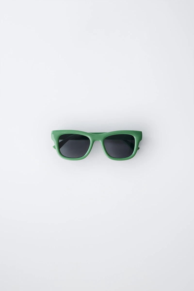 LUNETTES DE SOLEIL CARRÉES EN PLASTIQUE