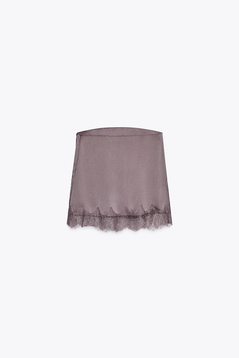 TOP SATINÉ EN DENTELLE