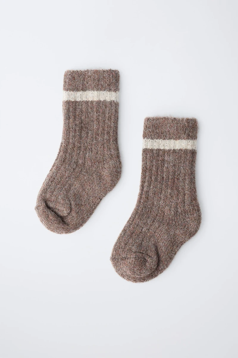 KNIT SOCKS WITH CONTRASTING STRIPE