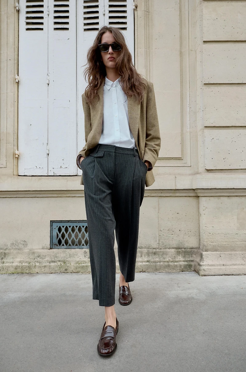 PLEATED STRAIGHT LEG PANTS